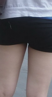 近距离跟拍少妇美臀美腿