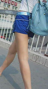 街拍热裤小妹