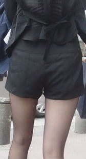 街拍丝袜美少妇