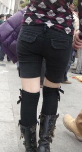 裤子虽然过时，屁股可还是很有吸引力