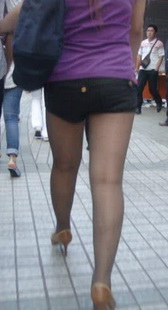 街拍丝袜美女性感大腿