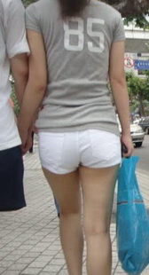 跟拍大屁股少妇好会扭啊