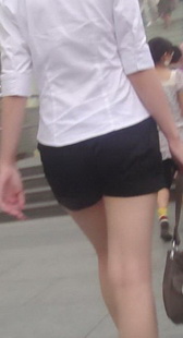 街拍性感美腿少妇