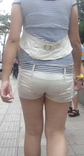 街拍有点肉肉的中年妇女