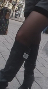 街拍一气质黑丝贵妇