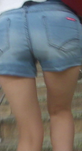 街拍紧身美女屁股特写