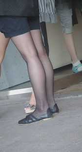 静拍黑丝短裤OL