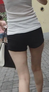 黑色热裤透明白衣，这个叫诱惑