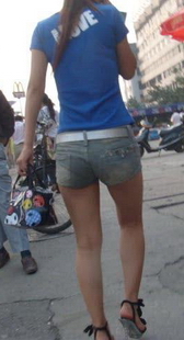 一群下班的美女哦，品种齐全任君挑选