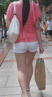 清凉性感热裤少妇