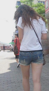 身材小巧性感小妹