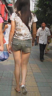 跟拍性感美腿少妇