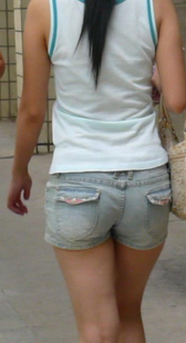 近距离跟拍性感少妇