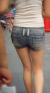 少妇走路扭成这样子