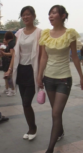 黑丝热裤小美女