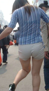 街拍大屁股少妇内痕紧