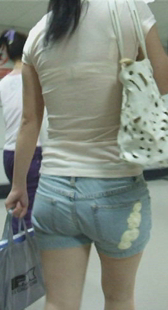 电梯热裤小少妇