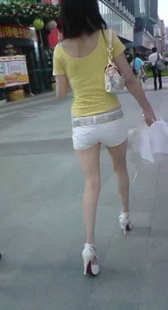 高跟热裤长腿性感小妹