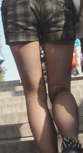 丝袜长腿小妹上楼梯