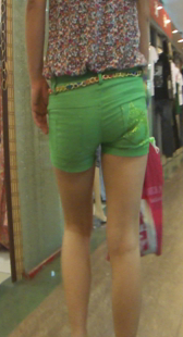 商场大屁股少妇内痕紧