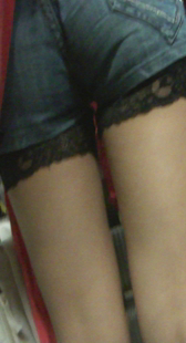 长腿配热裤真是太性感