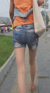 热裤美腿性感小妹