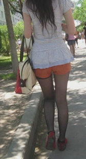 黑丝热裤细腰小妹