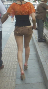 热裤超短细腰高跟少妇