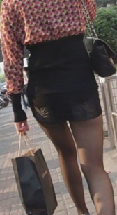 黑丝包臀少妇身材好