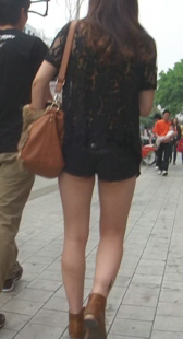 性感小妹站着都张这么开