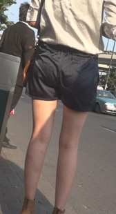 细长美腿等车美女