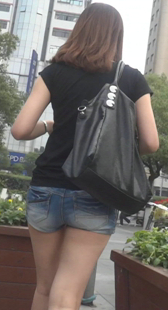 牛仔热裤包臀小少妇