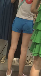 商场高挑热裤小妹内痕紧