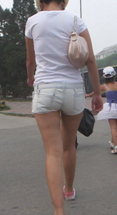 热裤大屁股少妇内痕紧