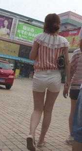 热裤性感包臀小妹