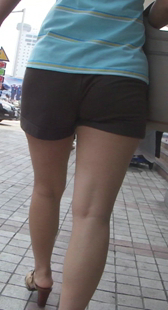 高跟热裤大屁股少妇