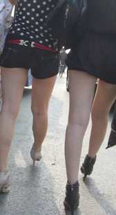 街拍两性感美腿OL