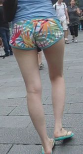 大屁股少妇玉腿美