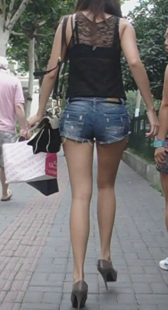 高挑玉腿少妇身材好