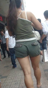 街拍细腰宽臀少妇