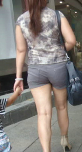 高跟小少妇宽臀