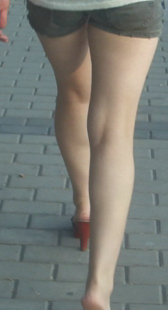 街拍长腿性感小少妇