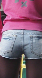 性感牛仔包臀小妹