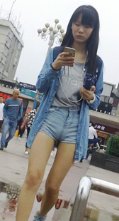 极品短裤肥三角妹子