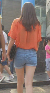 长腿热裤小妹身材好