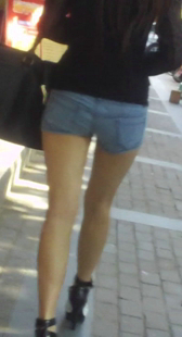 高跟热裤包臀小少妇