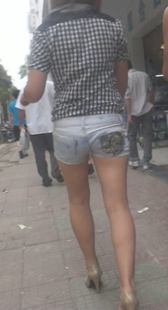 街拍高跟美腿小少妇