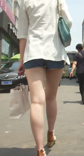 高跟热裤美腿身材好