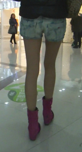 商场热裤小腿少妇