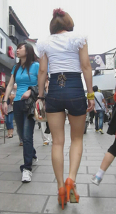 红高跟配超短热裤